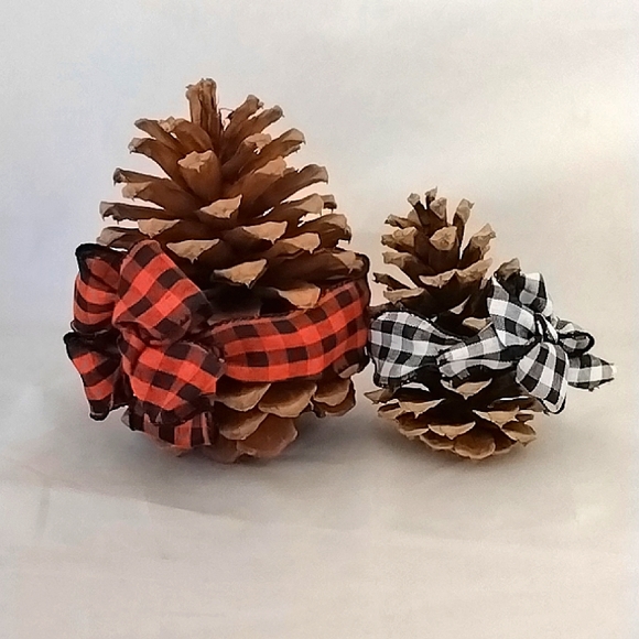 Giant Pinecones Rustic Buffalo Check Farmhouse Decor - Picture 4 of 6